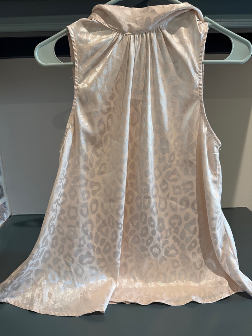 Sleeveless Pale Pink Leopard Jacquard Blouse